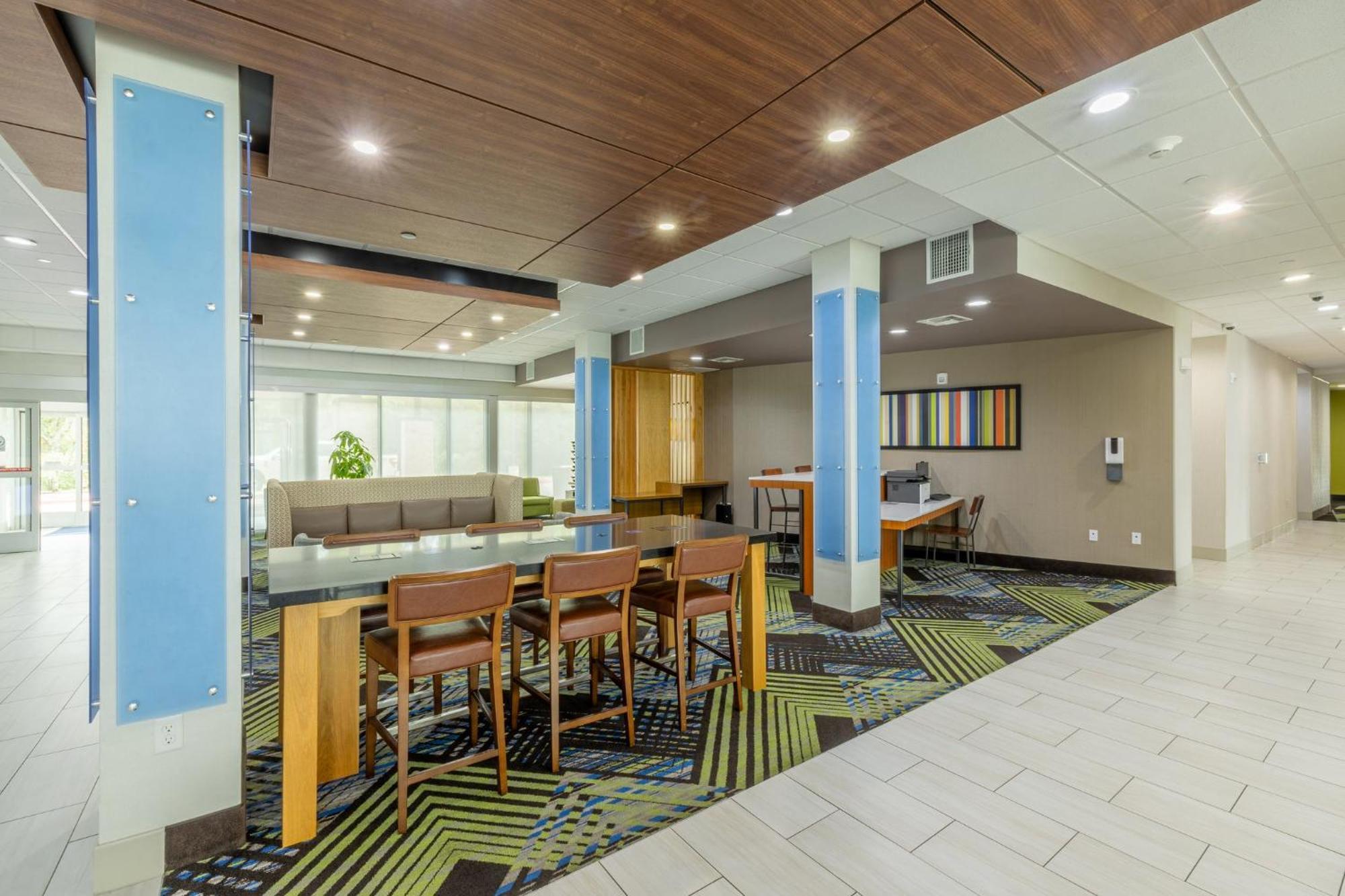 Holiday Inn Express & Suites - Lindale By Ihg Esterno foto