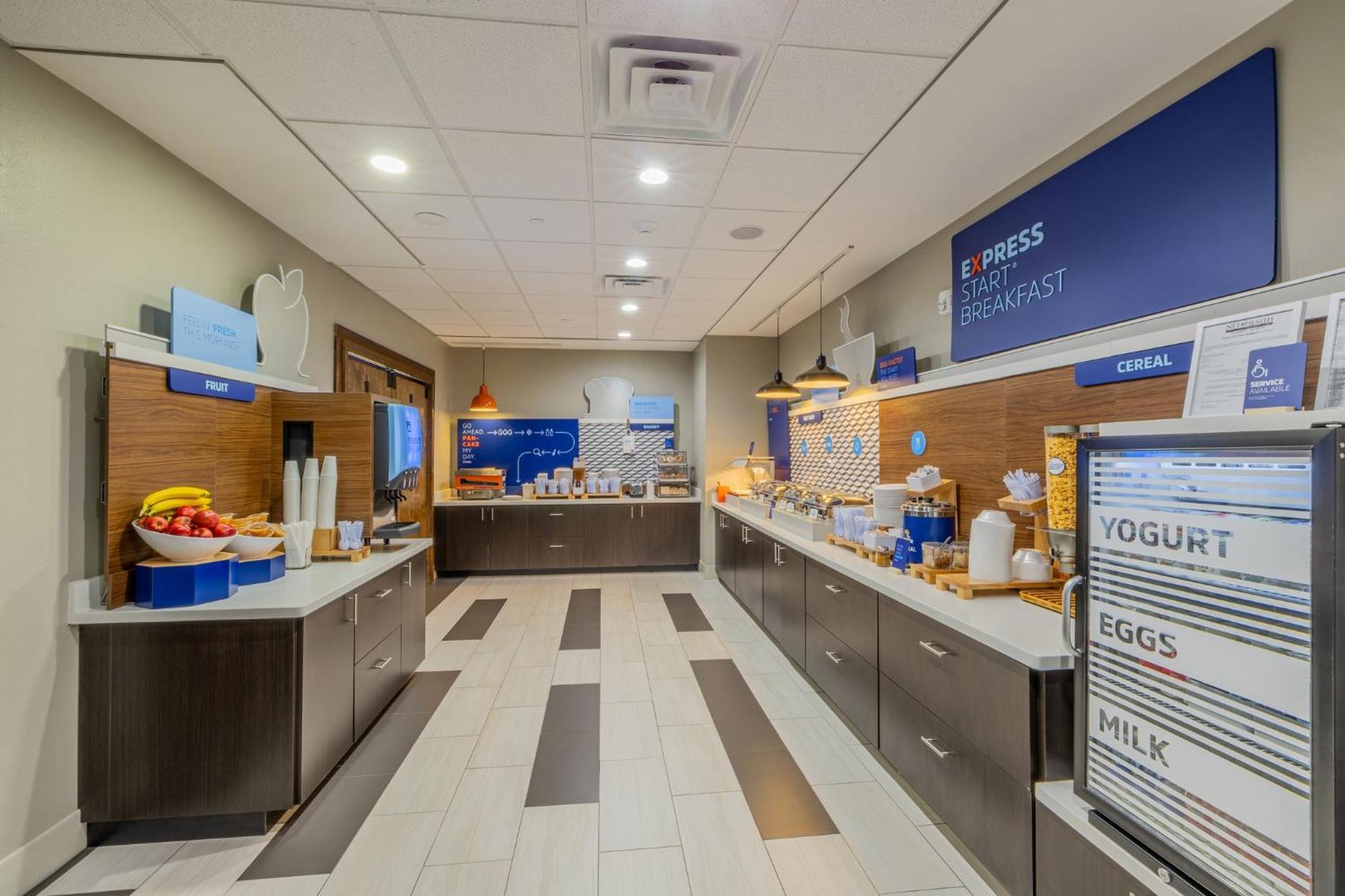 Holiday Inn Express & Suites - Lindale By Ihg Esterno foto