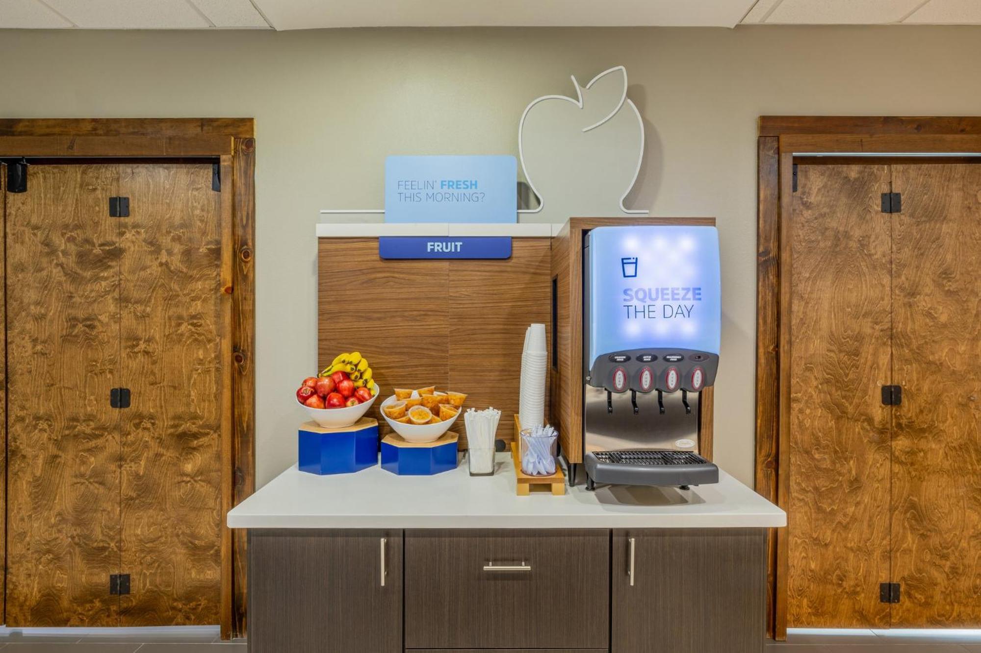 Holiday Inn Express & Suites - Lindale By Ihg Esterno foto